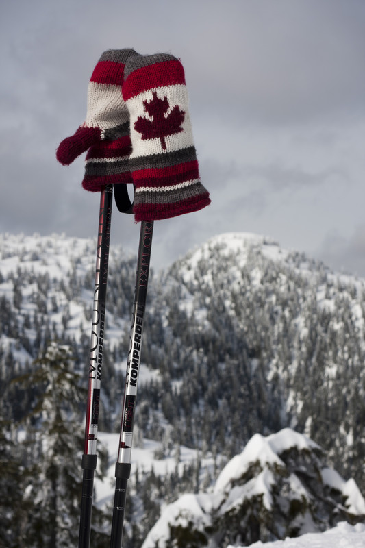 Red gloves | Snowshoeing at Cypress mountain