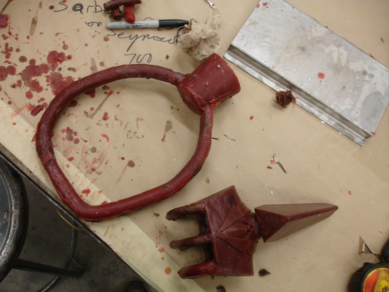 Conqueror wip | Make the main sprue loop for the bronze to flow in