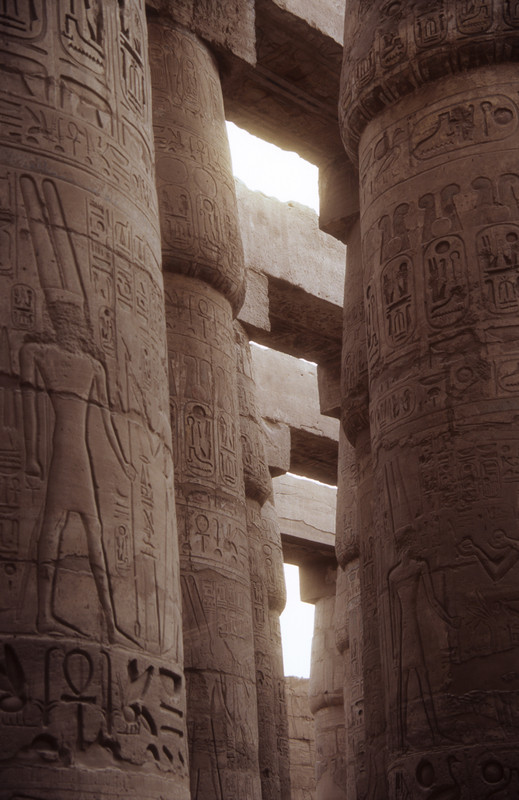 Luxor Temple | A large Egyptian Temple complex. The biggest hall of the ancient world.